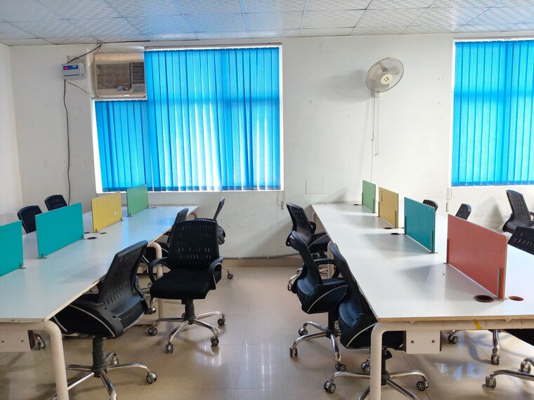 Team Area, sector 63 Commercial Office Space 1600 Sq.Ft. In Sector 63 Noida 9286914