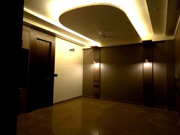 Room in 3 BHK Builder Floor at Hauz Khas – for Sale