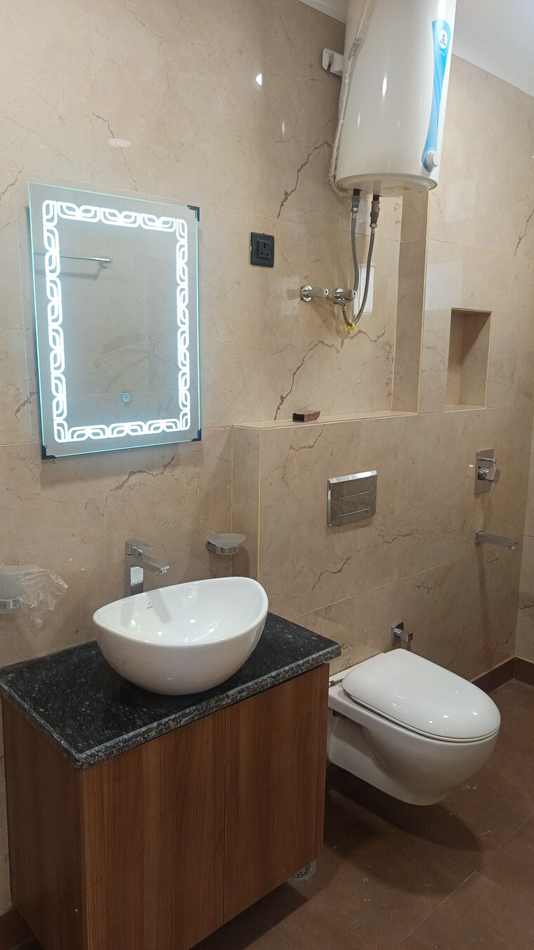 Bathroom, patel nagar 2 Bedroom 1000 Sq.Ft. Builder Floor In Patel Nagar Delhi 9286909
