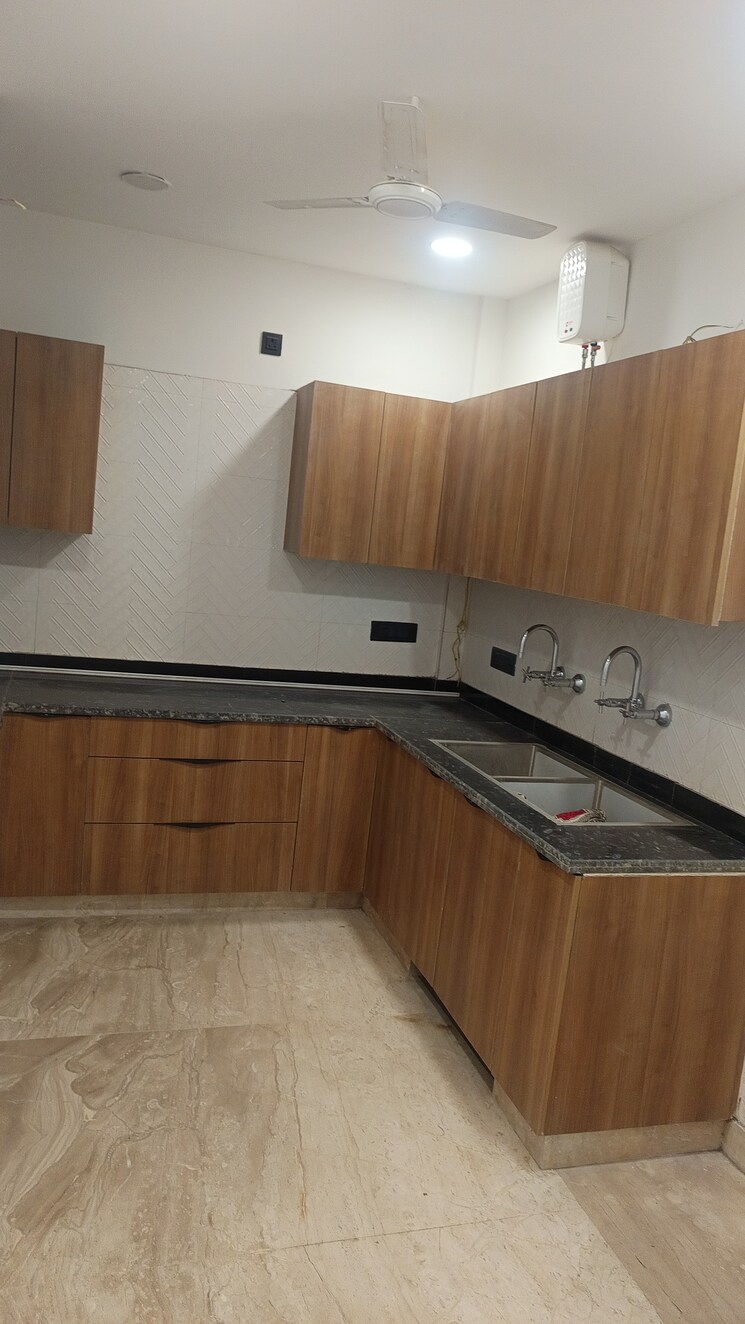 Kitchen, patel nagar 2 Bedroom 1000 Sq.Ft. Builder Floor In Patel Nagar Delhi 9286909