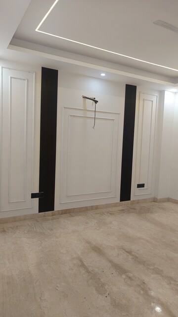 Room in 2 BHK Builder Floor at Patel Nagar – for Rent
