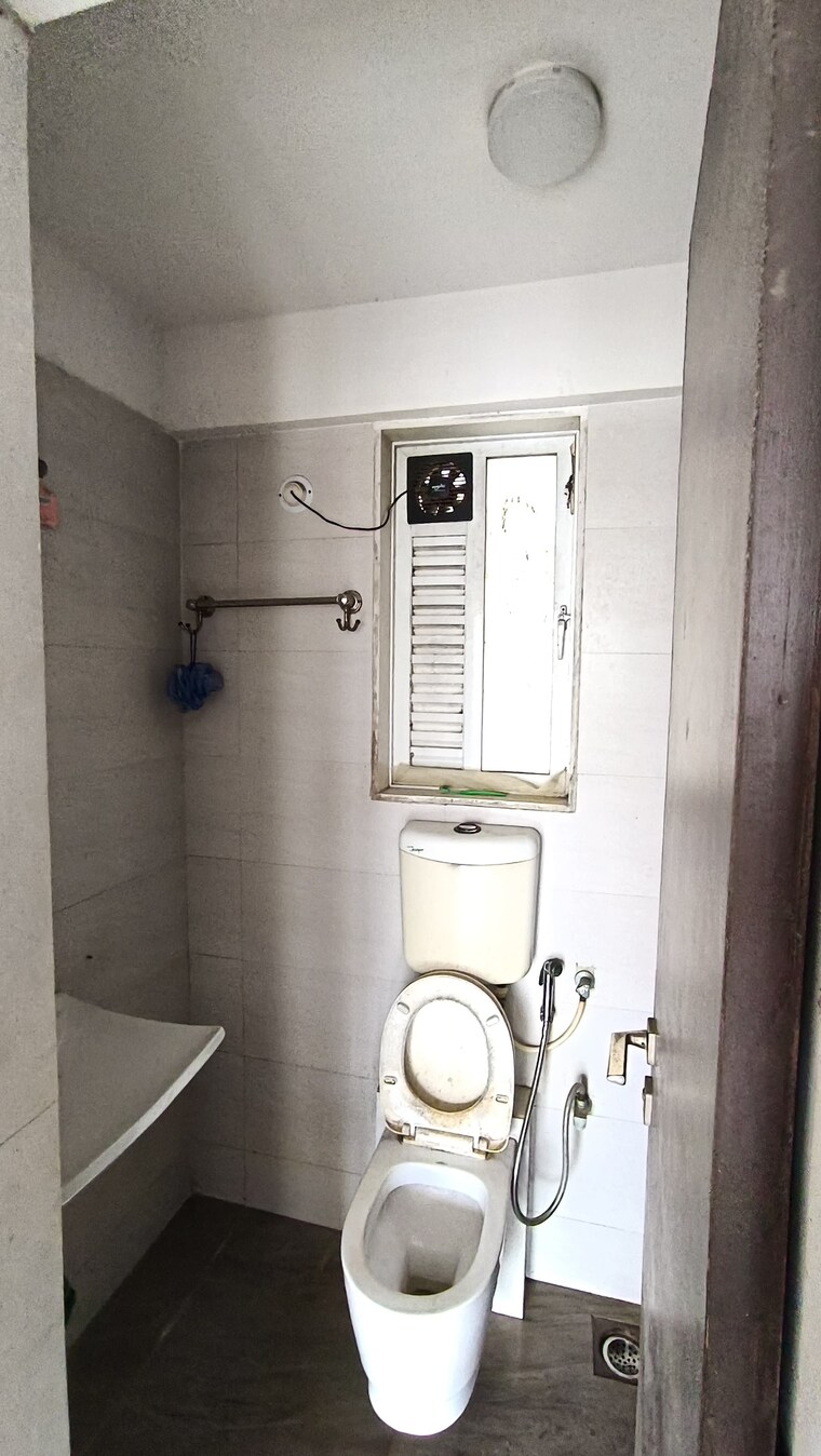 Attached Bathroom, gurukrupa-guru-atman 2 Bedroom 970 Sq.Ft. Apartment In Kalyan West Thane 9286920