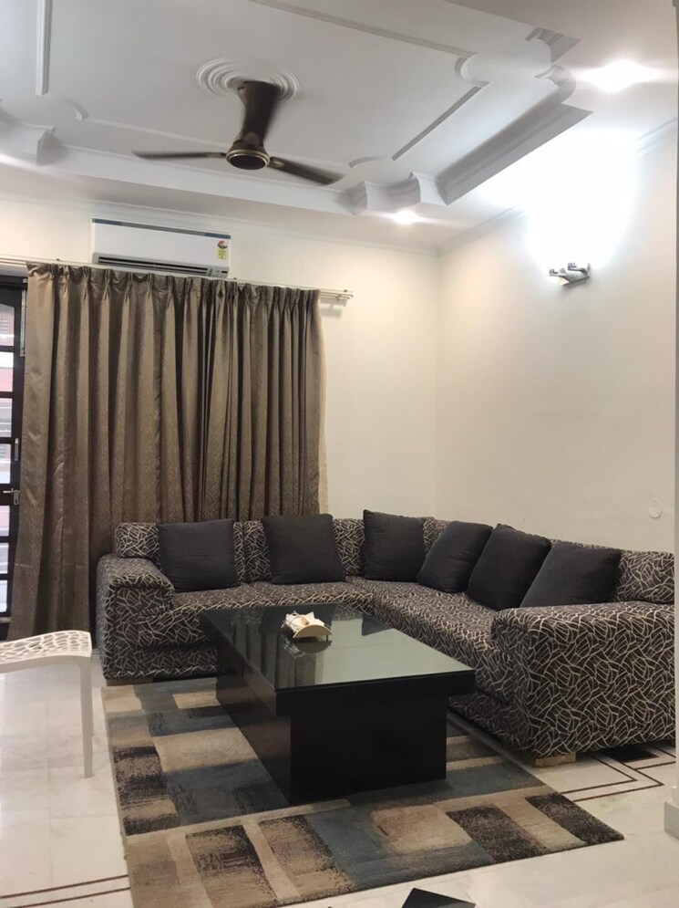 Living Room, sector 15 3 Bedroom 1900 Sq.Ft. Builder Floor In Sector 15 Gurgaon 9286932