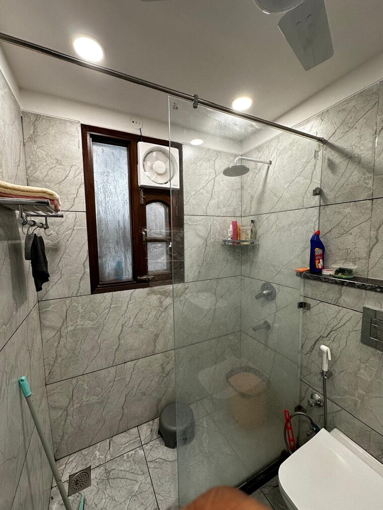 Bathroom, sector 15 3 Bedroom 1900 Sq.Ft. Builder Floor In Sector 15 Gurgaon 9286932