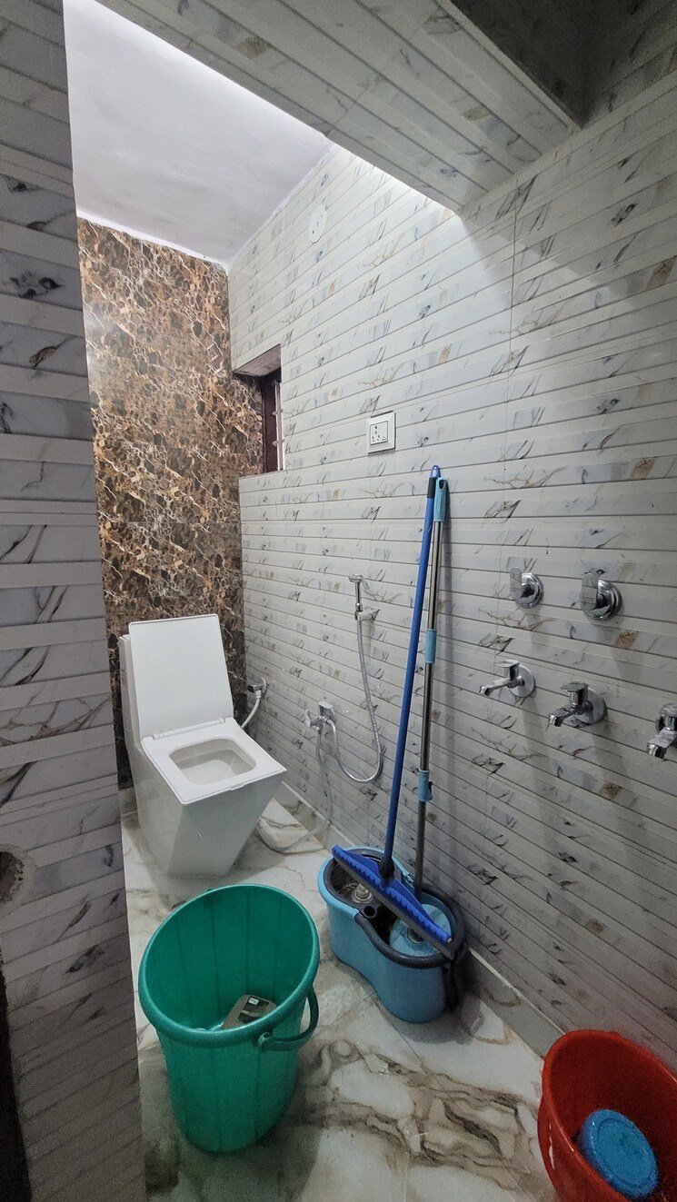 Bathroom, gtb enclave 2 Bedroom 750 Sq.Ft. Apartment In Gtb Enclave Delhi 9286934