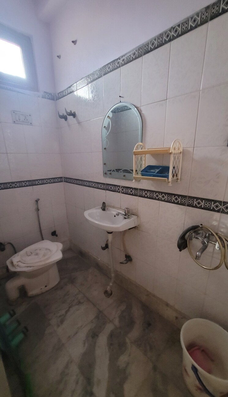 Bathroom, gtb enclave 2 Bedroom 750 Sq.Ft. Apartment In Gtb Enclave Delhi 9286934