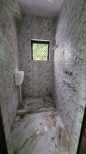 Attached Bathroom in 2 BHK Apartment at Gtb Enclave – for Rent