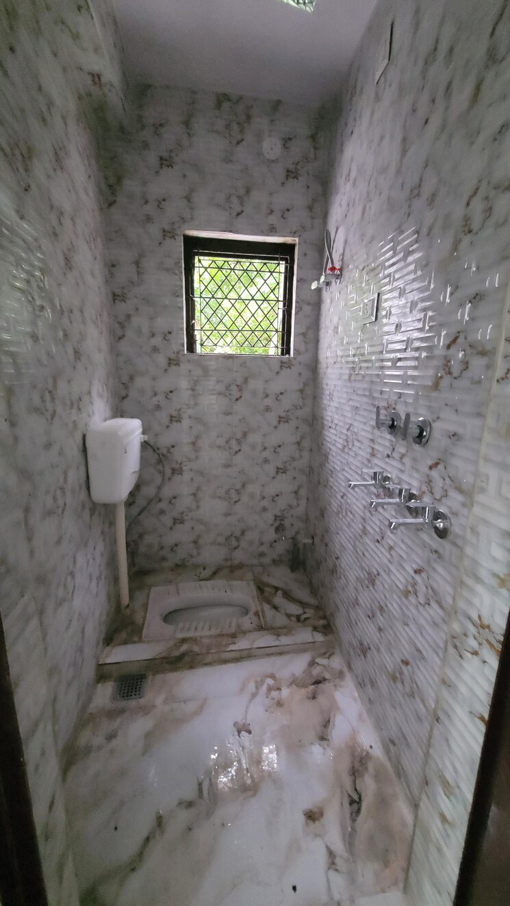 Attached Bathroom, gtb enclave 2 Bedroom 750 Sq.Ft. Apartment In Gtb Enclave Delhi 9286934
