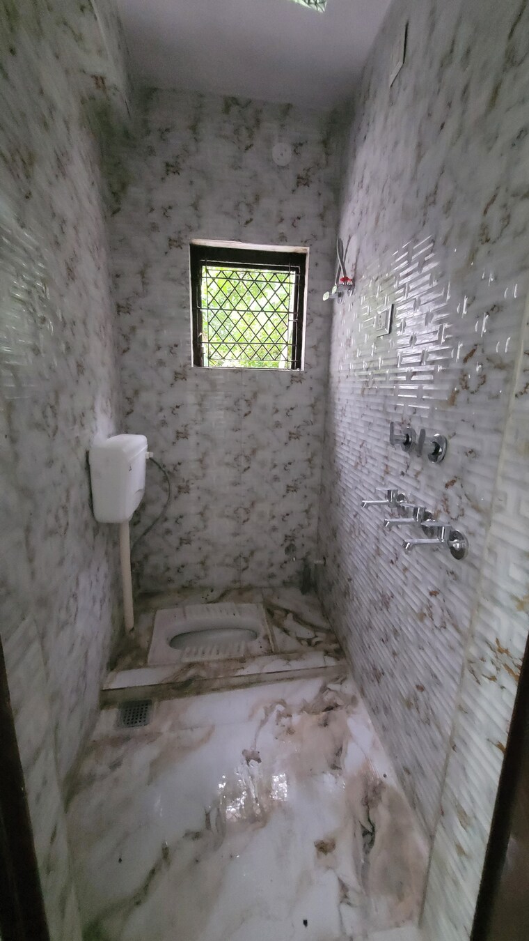 Attached Bathroom, gtb enclave 2 Bedroom 750 Sq.Ft. Apartment In Gtb Enclave Delhi 9286934