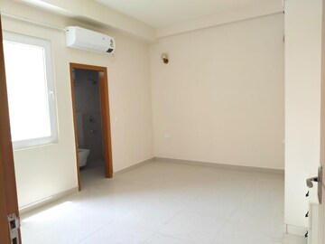 Room in 5 BHK Apartment at SS Linden, Sector 84 – for Rent