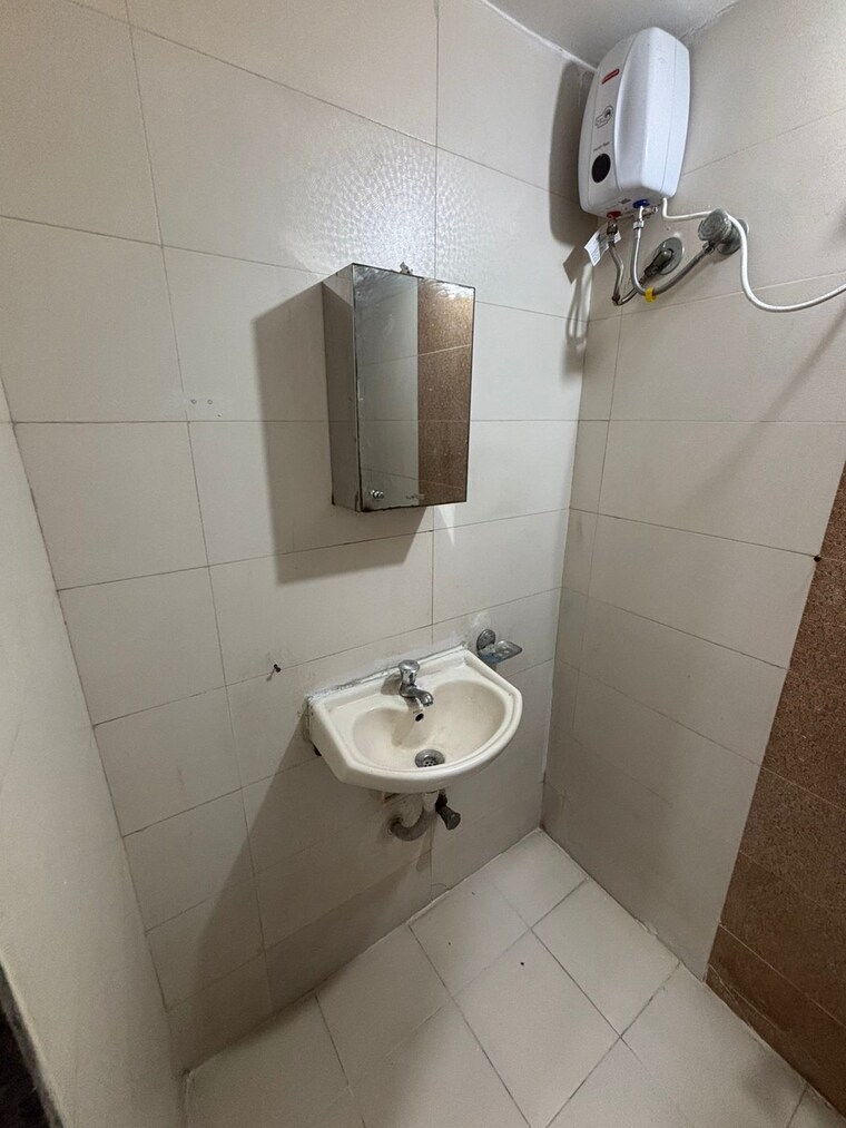 Bathroom, kopar khairane 3 Bedroom 1000 Sq.Ft. Apartment In Kopar Khairane Navi Mumbai 9286936