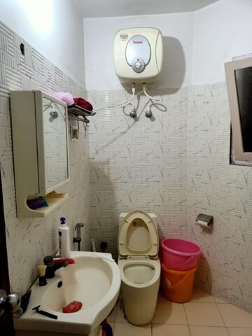 Bathroom in 1 BHK Independent House at RWA Apartments Sector 41, Sector 41 – for Rent