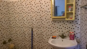 Bathroom in 1 BHK Independent House at RWA Apartments Sector 41, Sector 41 – for Rent