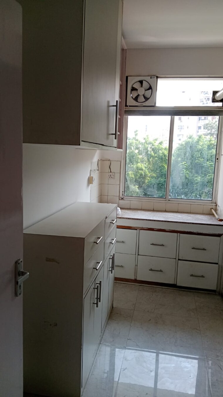 Kitchen, emaar-emerald-floors-premier 3 Bedroom 1650 Sq.Ft. Apartment In Sector 65 Gurgaon 9286962