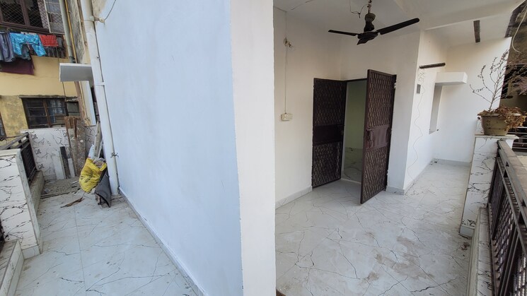 Balcony, dilshad garden 3 Bedroom 900 Sq.Ft. Apartment In Dilshad Garden Delhi 9286975