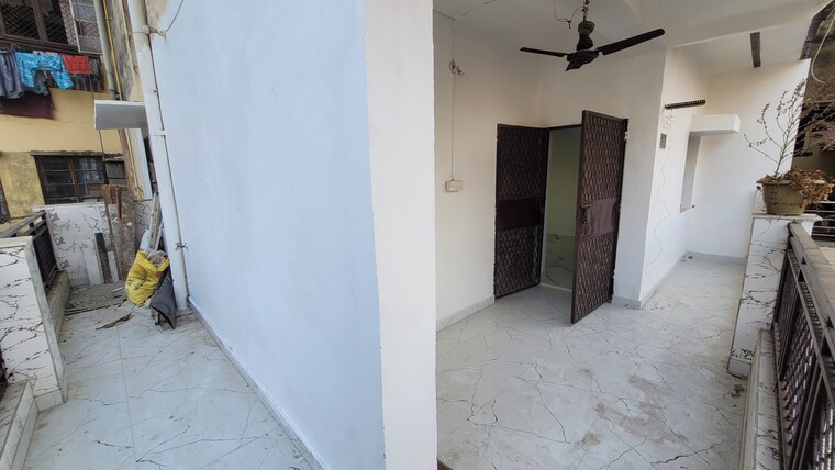 Balcony, dilshad garden 3 Bedroom 900 Sq.Ft. Apartment In Dilshad Garden Delhi 9286975