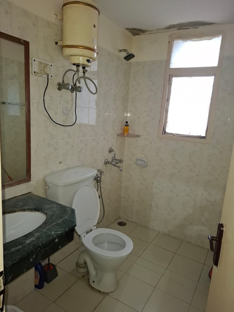 Bathroom, ardee-city-palm-grove-heights 3 Bedroom 2039 Sq.Ft. Apartment In Sector 52 Gurgaon 9286985