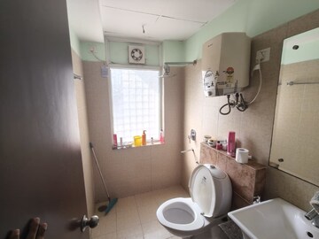 Bathroom in 4 BHK Builder Floor at Ardee City, Sector 52 – for Sale