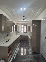 3 BHK + Servant Room 2250 Sq.Yd. Builder Floor in Sector 16