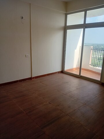 Room in 3 BHK Apartment at Pardos Okas Enclave, Sushant Golf City – for Rent