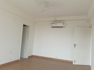 Room in 3.5 BHK Apartment at Bestech Park View Sanskruti, Sector 92 – for Rent