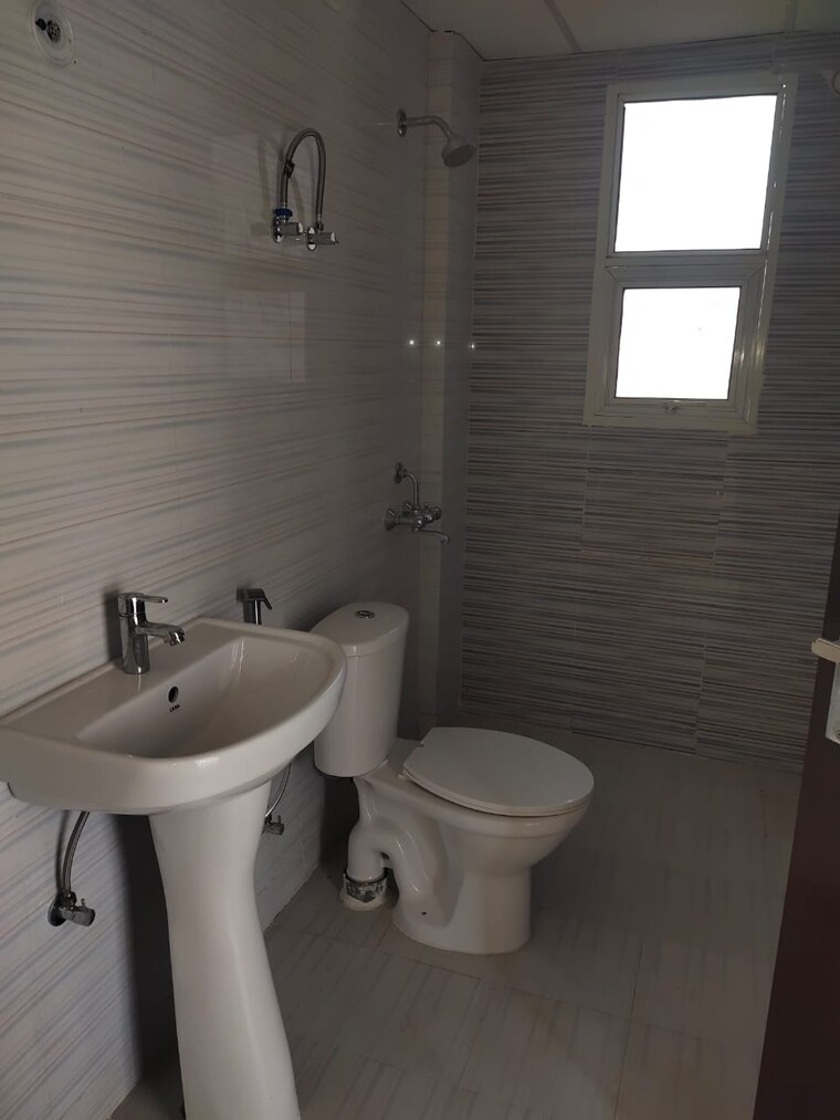 Bathroom, ansal-api-celebrity-gardens 3.5 Bedroom 2015 Sq.Ft. Apartment In Sushant Golf City Lucknow 9287015