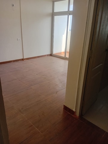 Room in 3.5 BHK Apartment at Ansal API Celebrity Gardens, Sushant Golf City – for Rent