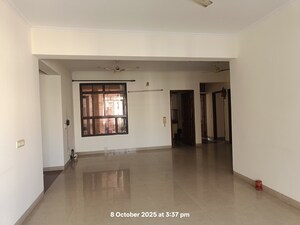 Room in 3.5 BHK Apartment at Vipul Greens, Sector 48 – for Sale