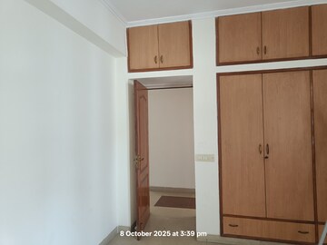 Room in 3.5 BHK Apartment at Vipul Greens, Sector 48 – for Sale