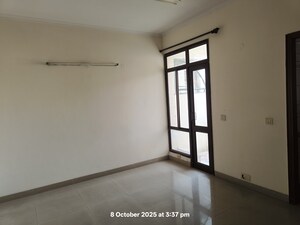 Room in 3.5 BHK Apartment at Vipul Greens, Sector 48 – for Sale