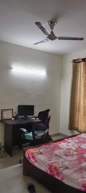 Team Area in 2 BHK Apartment at Unitech The Residences Gurgaon, Sector 33 – for Rent