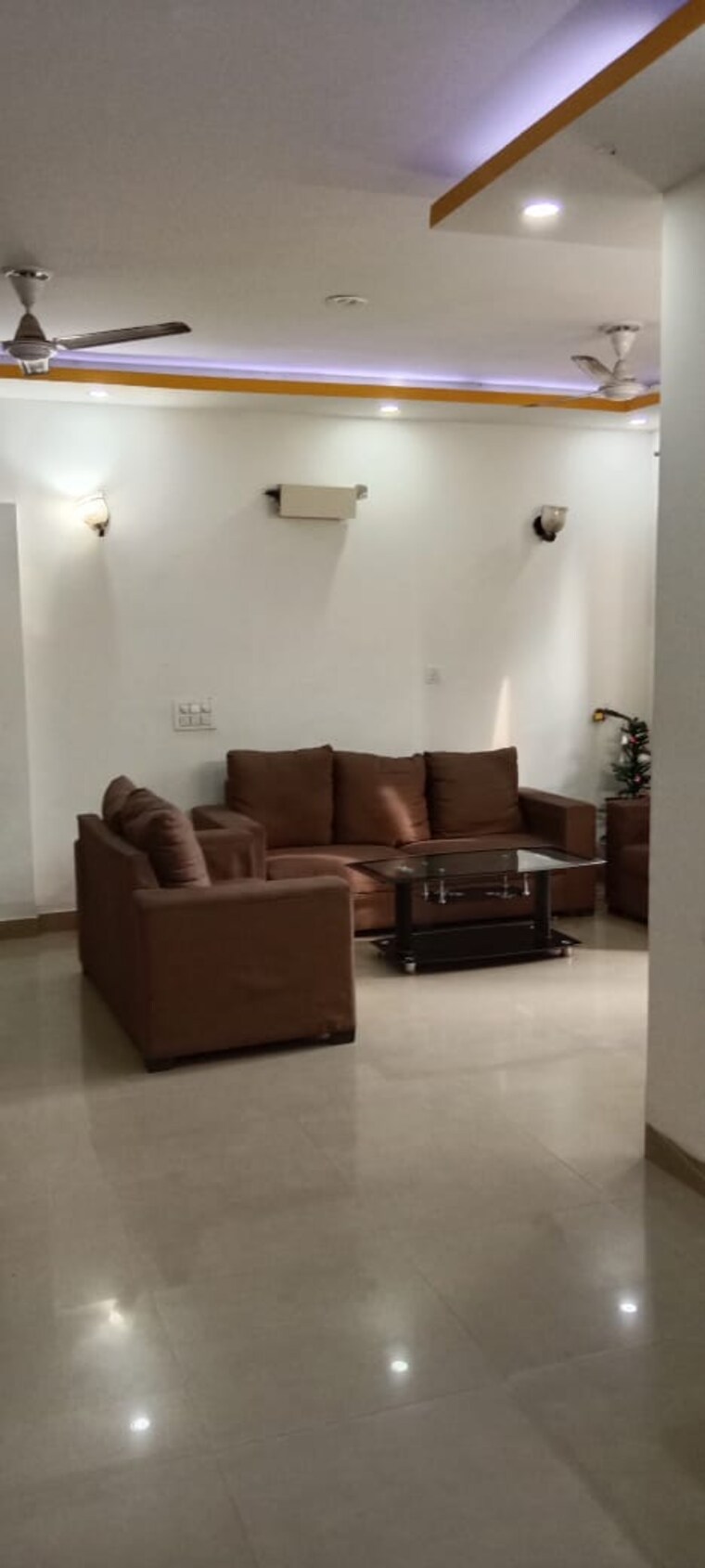 Living Room, unitech-the-residences-gurgaon 3 Bedroom 1545 Sq.Ft. Apartment In Sector 33 Gurgaon 9287046