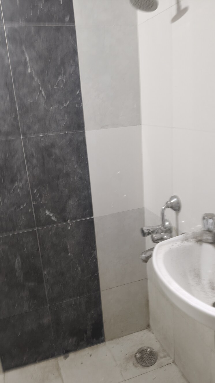 Bathroom, tilak nagar 2 Bedroom 705 Sq.Ft. Apartment In Tilak Nagar Mumbai 9287059