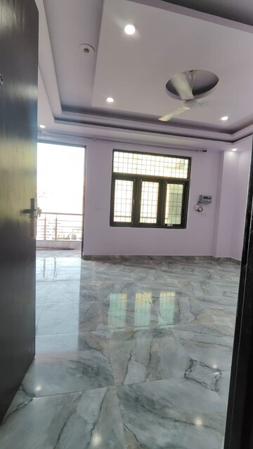 Room in 2 BHK Builder Floor at Chattarpur – for Rent