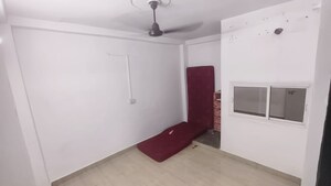 Room in 2.5 BHK Apartment at Mayur Vihar – for Rent