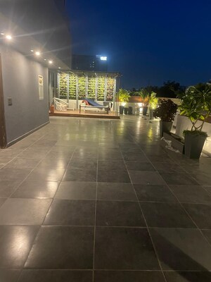 Parking in 4 BHK Builder Floor at DLF Imperial Residences, Dlf Phase I – for Rent