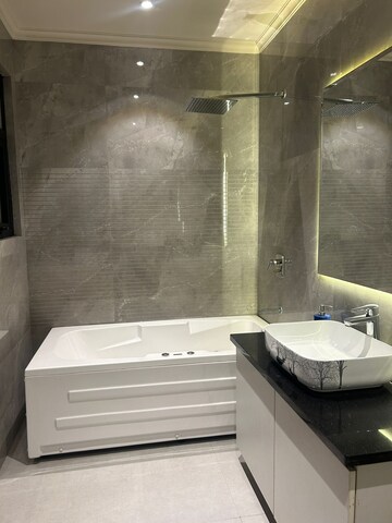 Furnished Amenities in 4 BHK Builder Floor at DLF Imperial Residences, Dlf Phase I – for Rent