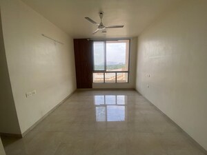 Room in 2 BHK Apartment at Hiranandani Sunrays, Ghodbunder Road – for Rent