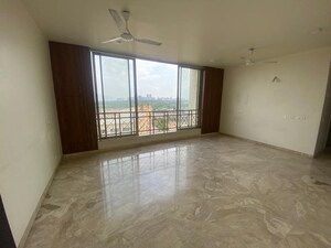 Room in 2 BHK Apartment at Hiranandani Sunrays, Ghodbunder Road – for Rent