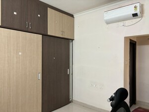 Room in 2 BHK Builder Floor at Madhapur – for Rent
