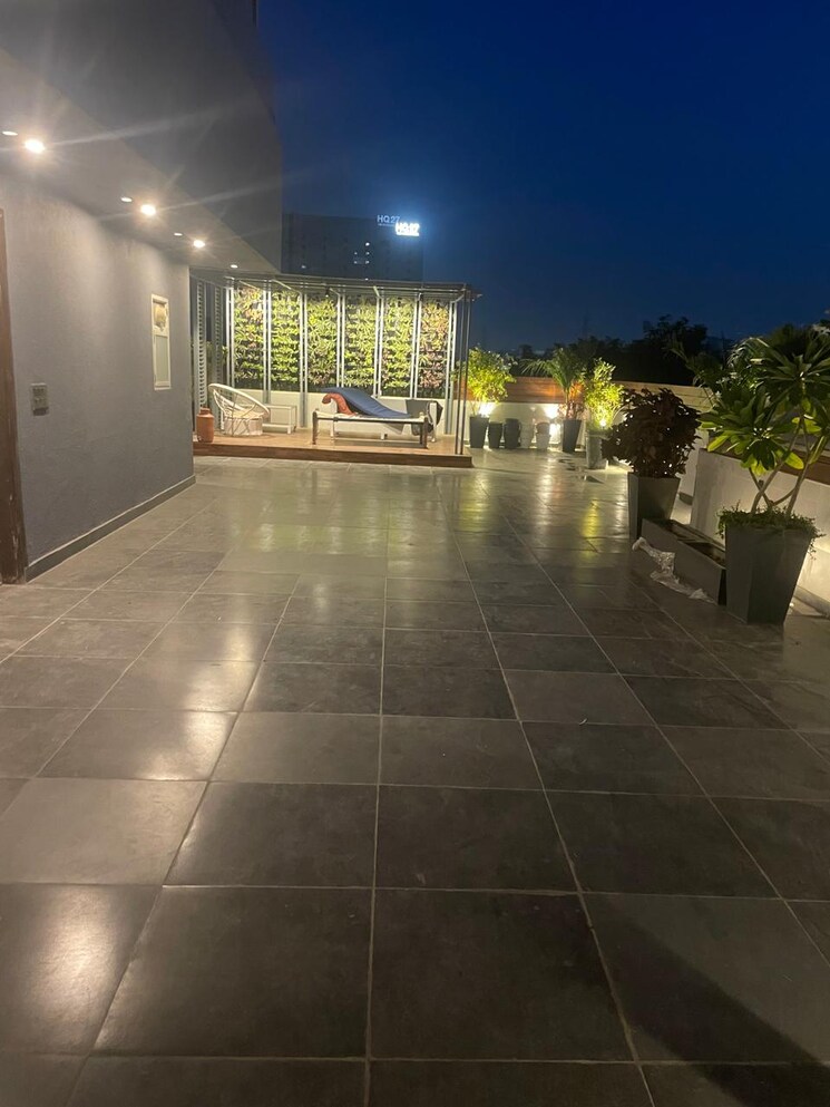  Parking, dlf-the-royalton-tower 4 Bedroom 3216 Sq.Ft. Builder Floor In Dlf Phase V Gurgaon 9287130