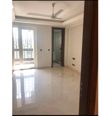 Room in 4 BHK Builder Floor at Geetanjali Enclave – for Rent