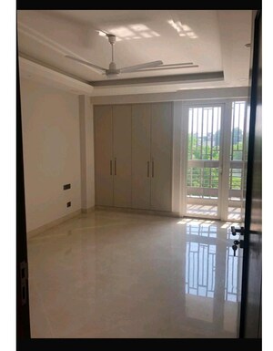 Room in 4 BHK Builder Floor at Geetanjali Enclave – for Rent