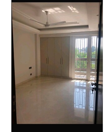 Room in 4 BHK Builder Floor at Geetanjali Enclave – for Rent