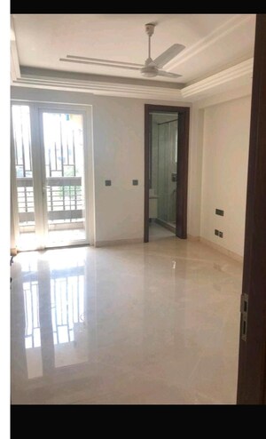 Room in 4 BHK Builder Floor at Geetanjali Enclave – for Rent