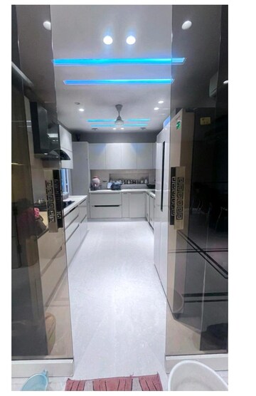 Building Lobby in 5 BHK Builder Floor at Green Park – for Sale