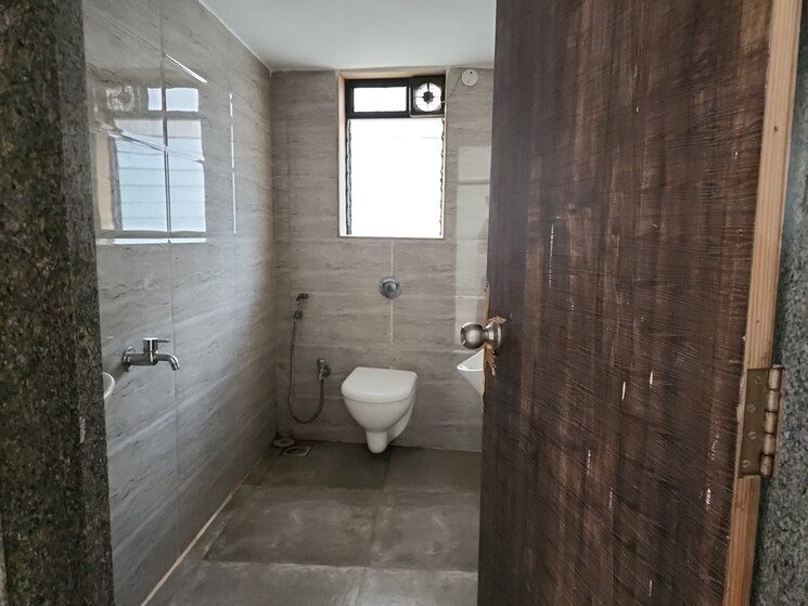 Bathroom, garnet-paladium Commercial Office Space 1850 Sq.Ft. In Goregaon East Mumbai 9287173