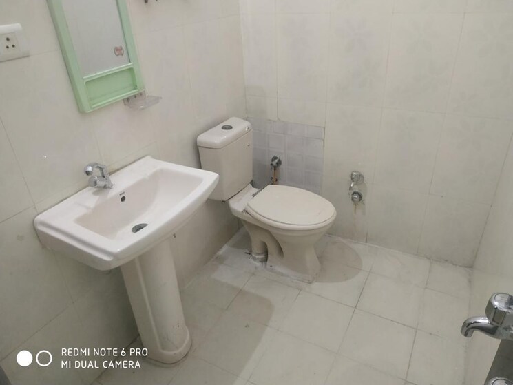 Bathroom, sector 21d 1 Bedroom 400 Sq.Ft. Apartment In Sector 21d Faridabad 8644942
