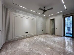 Room in 3 BHK Builder Floor at Boutique Residential Apartments C-253, Defence Colony – for Rent