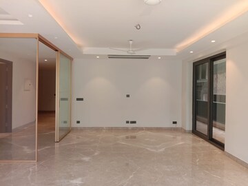 Room in 3 BHK Builder Floor at Boutique Residential Apartments C-253, Defence Colony – for Rent